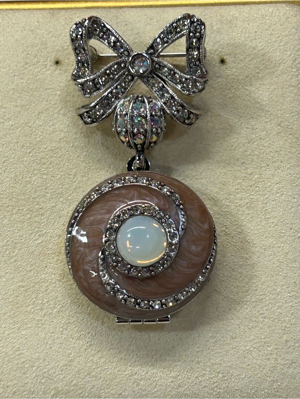Vintage Joan Rivers locket brooch with rhinestone bow - Picture 1 of 7